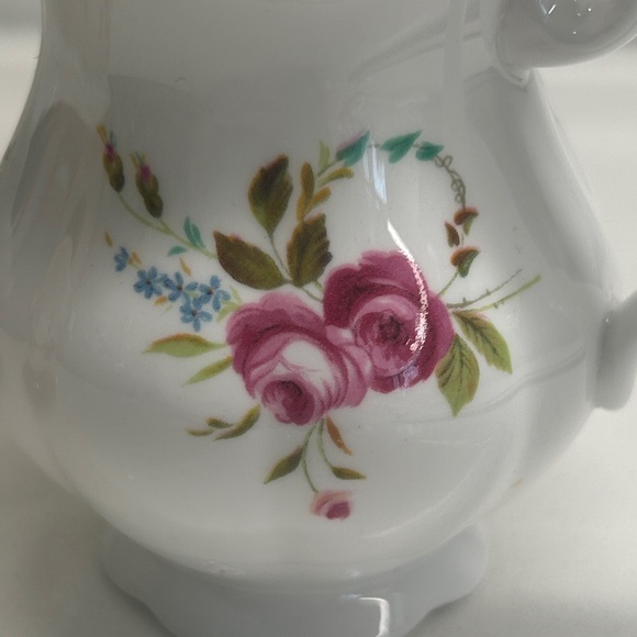 Vintage Royal Albert Bone China Creamer and Sugar Bowl with Pink Rose Motif - Picture 12 of 16